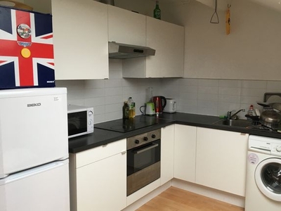 Flat to rent in Kelso Road, Leeds LS2