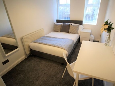 Flat to rent in Kelso Road, Leeds LS2
