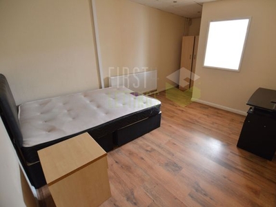 Flat to rent in London Road, Highfields LE2