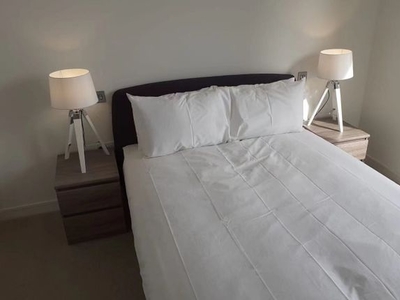 Flat to rent in Marsh Wall, London E14