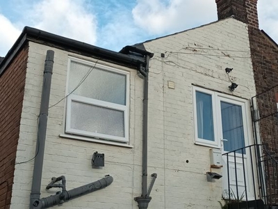 Flat to rent in Oldham Street, Warrington WA4