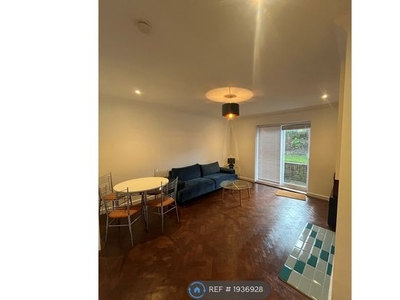 Flat to rent in Somerset Court, Hove BN3