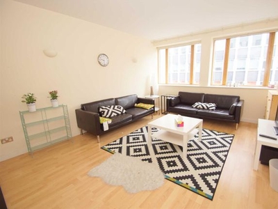 Flat to rent in South Parade, Leeds LS1