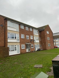 Flat to rent in Thirkleby Close, Slough SL1