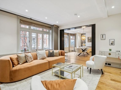 Flat to rent in Washington House, Basil Street, London SW3