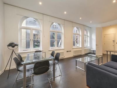 Flat to rent in West Street, Covent Garden WC2H