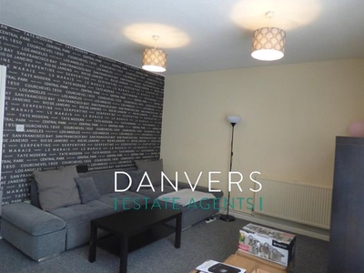 Flat to rent in Western Boulevard, Leicester LE2