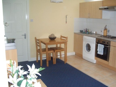 Flat to rent in Woodhouse Street, Hyde Park, Leeds LS6