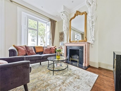 Maisonette to rent in Ovington Square, Knightsbridge, London SW3