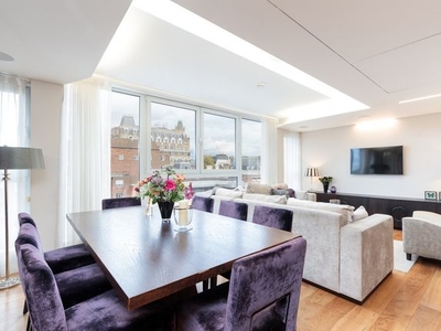 Penthouse to rent in Harmont House, Harley Street W1G