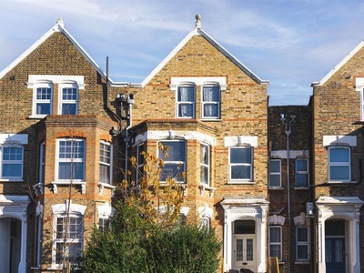 Property for sale in Bethune Road, London N16