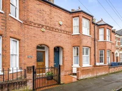 Town house for sale in Queens Road, Windsor SL4