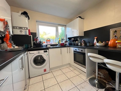 Flat to rent in Woolford Close, Winchester SO22