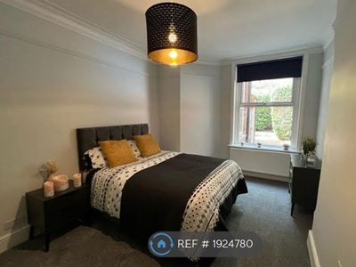 Room to rent in Colwick Road, Nottingham NG2