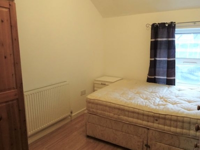 Room to rent in Fitzhamon Embankment, Cardiff CF11