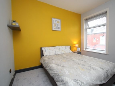 Room to rent in Room 2, Nowell Crescent, Harehills LS9