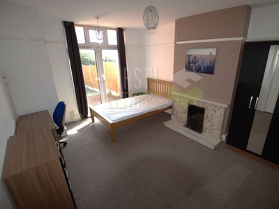 Semi-detached house to rent in Greenhill Road, Clarendon Park LE2