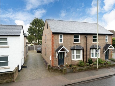 Semi-detached house to rent in Leverstock Green Road, Hemel Hempstead, Hertfordshire HP3