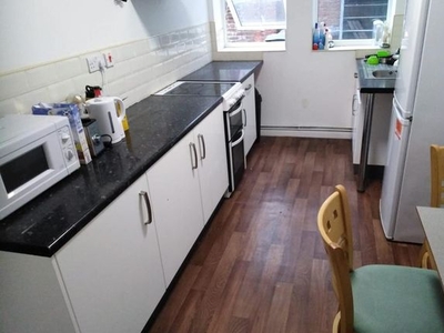Shared accommodation to rent in Millstone Lane, Leicester LE1