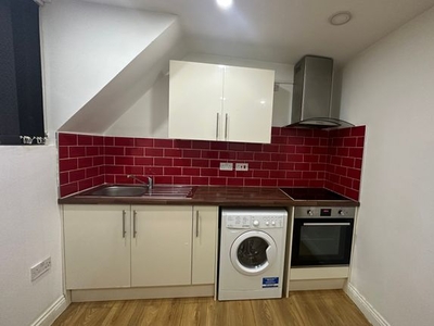 Studio to rent in Millstone Lane, Leicester LE1