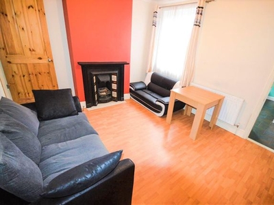 Terraced house to rent in Barclay Street, Leicester LE3
