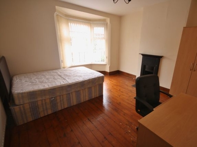 Terraced house to rent in Barclay Street, West End, Leicester LE3