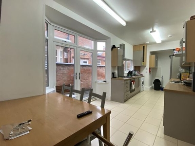 Terraced house to rent in Beaconsfield Road, Leicester LE3