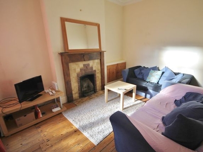Terraced house to rent in Briton Street, West End, Leicester LE3