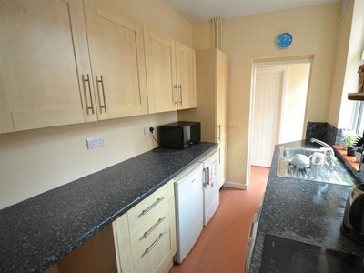 Terraced house to rent in Bulwer Road, Leicester LE2