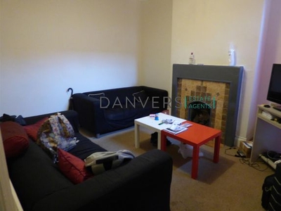 Terraced house to rent in Cambridge Street, Leicester LE3