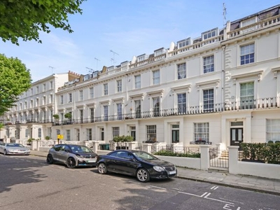 Terraced house to rent in Clarendon Gardens, London W9