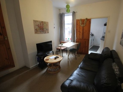 Terraced house to rent in Hamilton Street, Leicester LE2