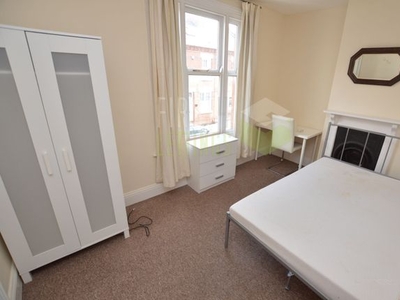 Terraced house to rent in Hartopp Road, Clarendon Park LE2