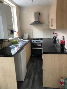 Terraced house to rent in Henton Road, Leicester LE3