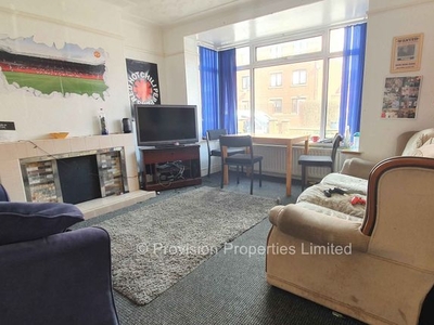 Terraced house to rent in Hessle Avenue, Hyde Park, Leeds LS6
