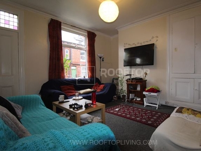 Terraced house to rent in Hessle Place, Leeds LS6