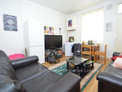 Terraced house to rent in Hessle View, Hyde Park, Leeds LS6
