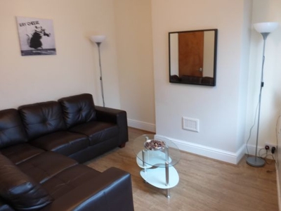 Terraced house to rent in Humber Road, Beeston NG9