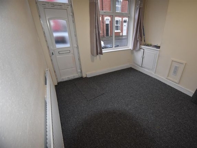 Terraced house to rent in Kensington Street, Leicester LE4