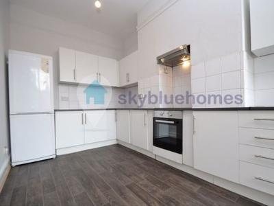 Terraced house to rent in London Road, Leicester LE2