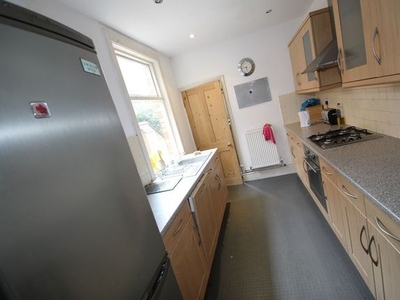 Terraced house to rent in Lorne Road, Leicester LE2