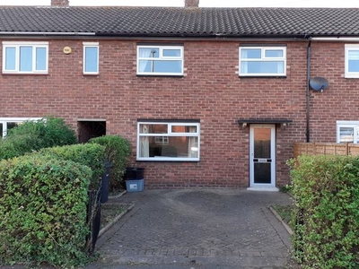 Terraced house to rent in Queens Crescent, Upton CH2