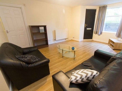 Terraced house to rent in St Johns Terrace, Leeds LS3