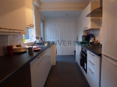 Terraced house to rent in Tudor Road, Leicester LE3