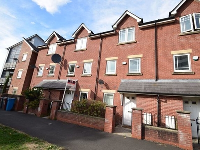 Town house to rent in Bold Street, Hulme, Manchester. 5Qh. M15