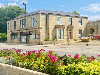 Town house to rent in Huddersfield Road, Mirfield WF14