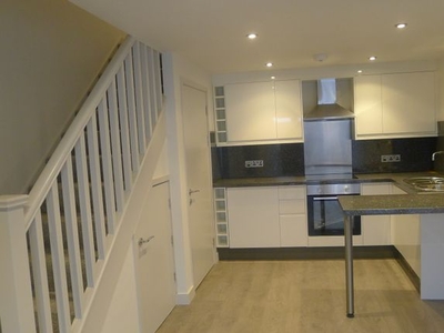 Town house to rent in Prospect Terrace, Newton Abbot TQ12