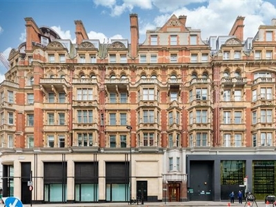 1 room luxury Flat for sale in London, England