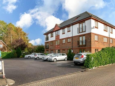 2 Bedroom Apartment For Sale In Crawley, West Sussex