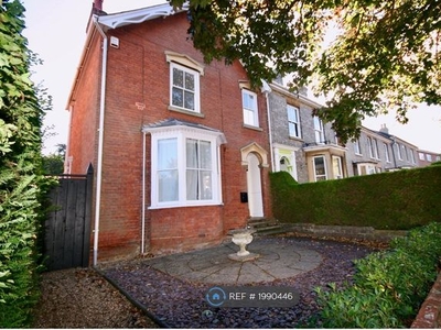 Detached house to rent in York Road, Bury St. Edmunds IP33